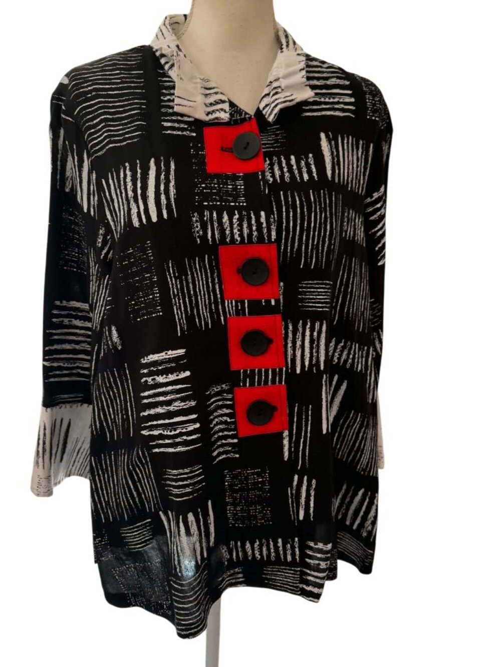 Ali Miles abstract print wire collar 3/4 sleeve button front tunic top
